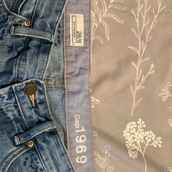 GAP denim boyfriend shorts - Picture 2 of 3